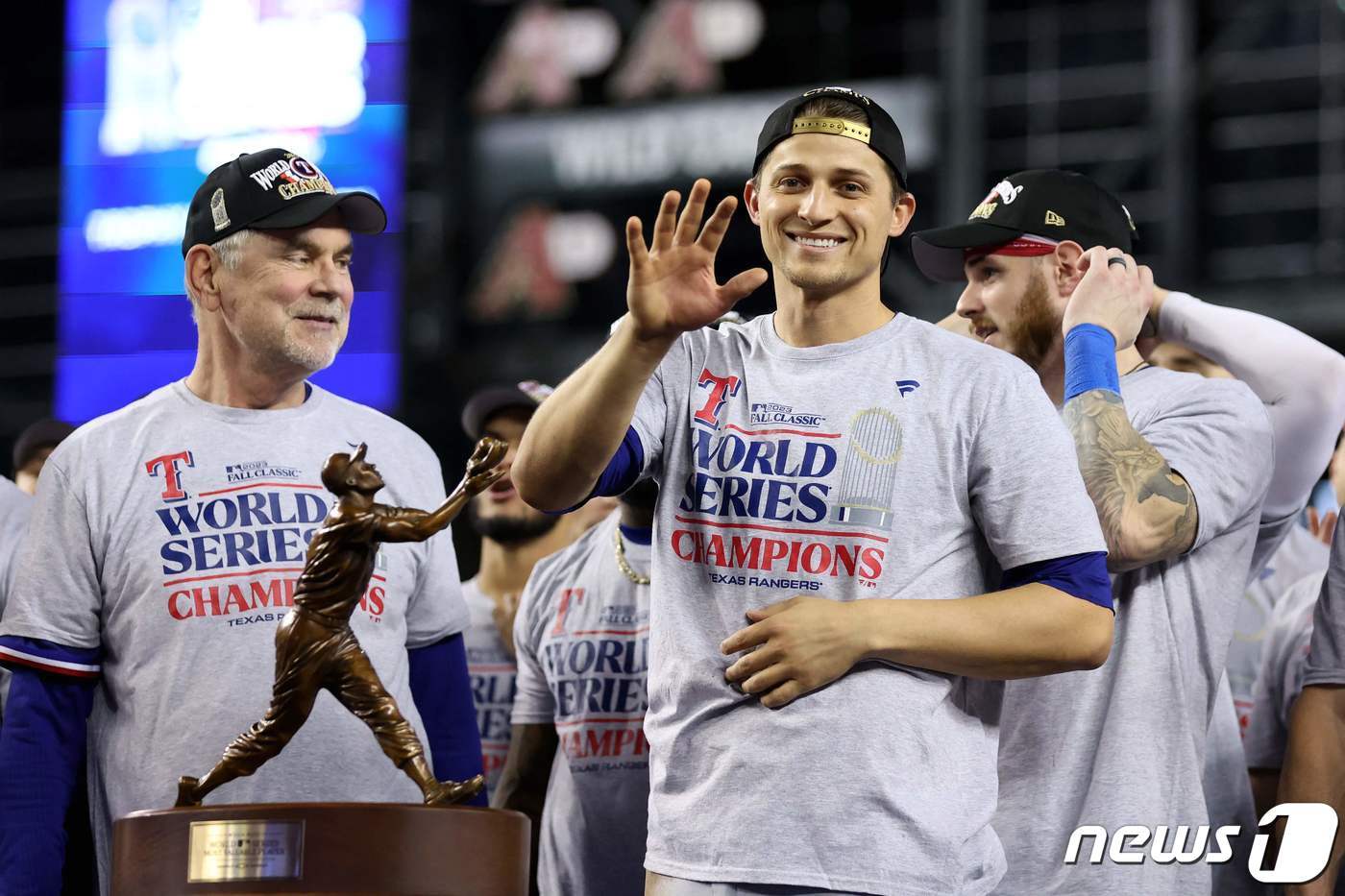 본문 이미지 - 월드시리즈 MVP를 수상한 코리 시거. ⓒ AFP=뉴스1