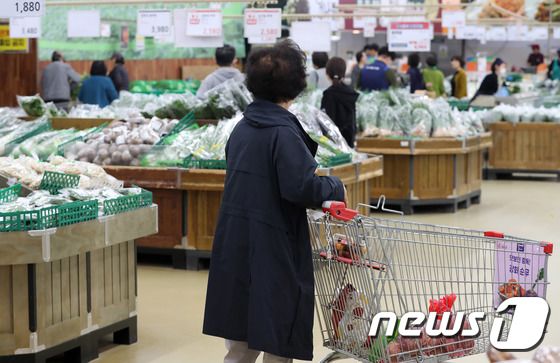농산물 가격 급등, 10월 소비자물가 3.8% 상승