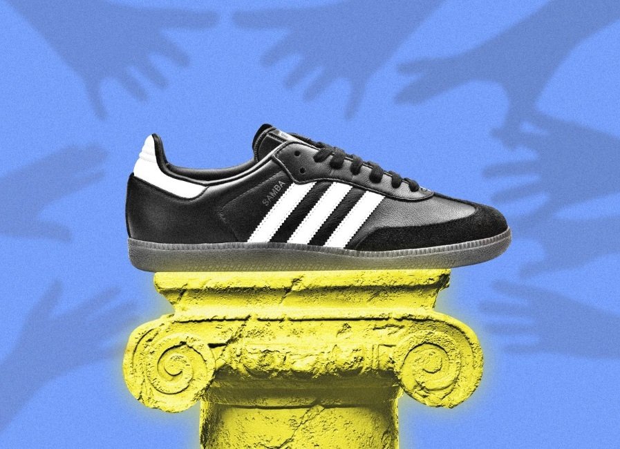 본문 이미지 -  최근 복고풍 신발이 인기를 끌면서 아디다스 '삼바' 스니커즈가 인기를 끌고 있다.  2일 월스트리트저널(WSJ) 갈무리 