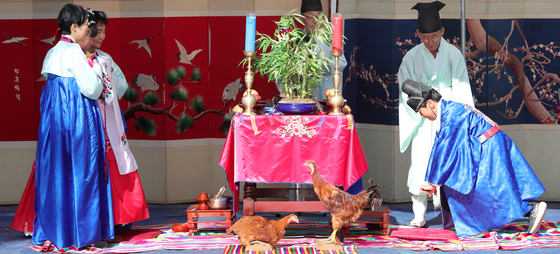 추락하던 혼인율 2022년 반등…90년대생은 "결혼 안할래"