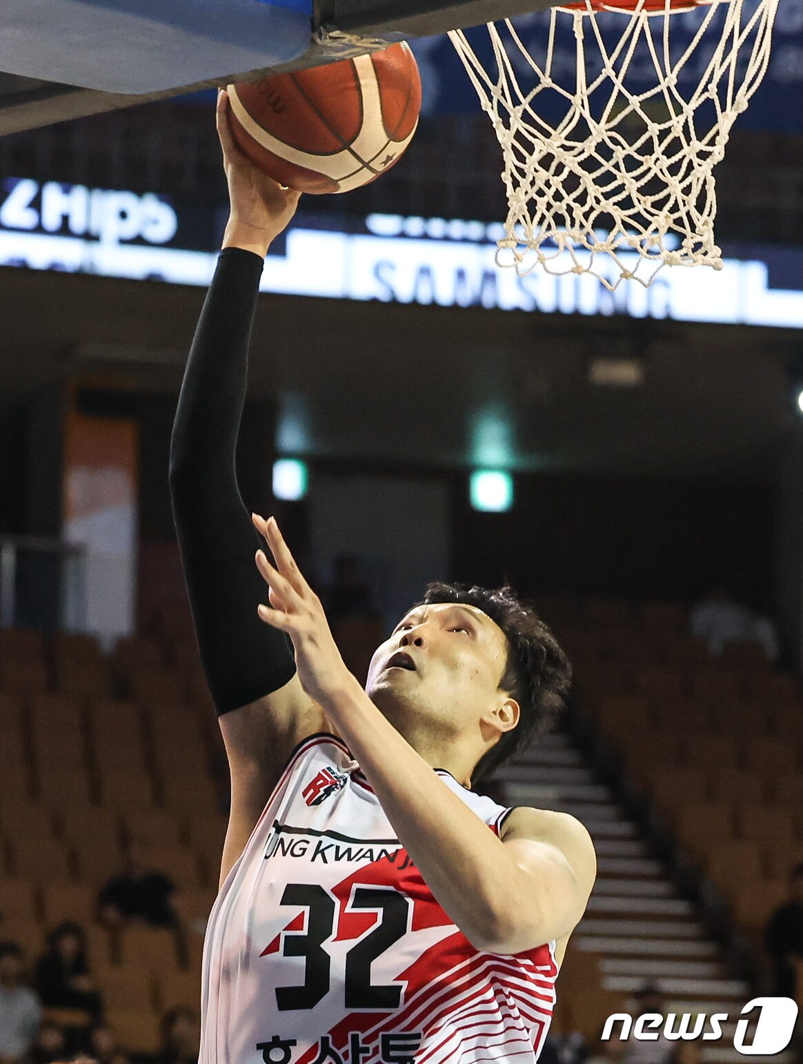 본문 이미지 - 이종현은 안양 정관장과 1년 계약을 맺은 뒤 은퇴 절차를 밟았다. 이후 해외 진출을 추진하는 중이다. 뉴스1 DB  ⓒ News1 김도우 기자