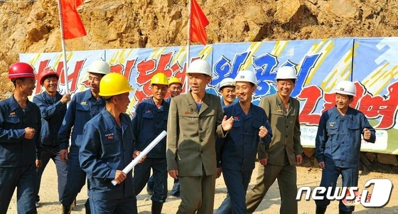 북한, 주민들에게 '집단주의 정신' 독려…"하나는 전체를 위하여"