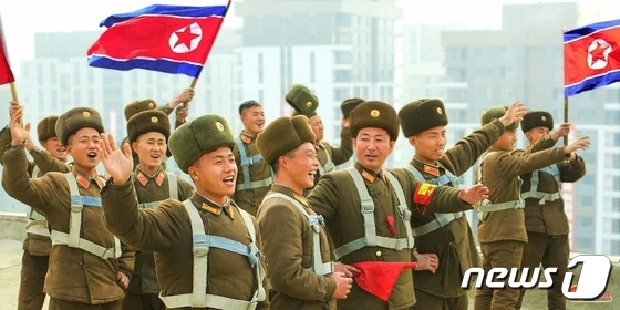 북한, 화성지구 2단계 사업 착공 270여일…"기적의 선구자들"