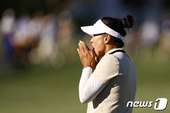 [사진] LPGA 시즌 최종전 우승 퍼트 넣고 기뻐하는 양희영