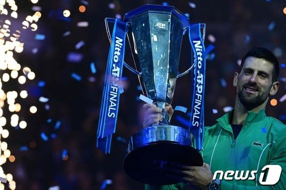 [사진] ATP 투어 파이널스 통산 7번째 우승한 조코비치