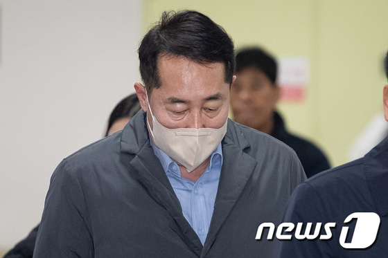 '민주당 돈봉투' 의혹 강래구 공판 출석
