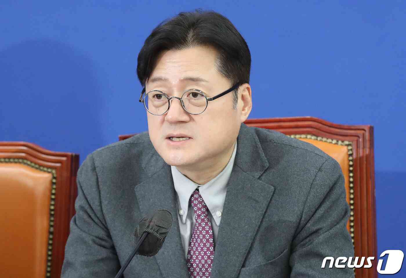 홍익표 더불어민주당 원내대표가 20일 오전 서울 여의도 국회에서 열린 노조법 제2조·제3조 개정안 대통령 거부권행사 반대 전문가 간담회에서 발언을 하고 있다. 2023.11.20/뉴스1 © News1 임세영 기자