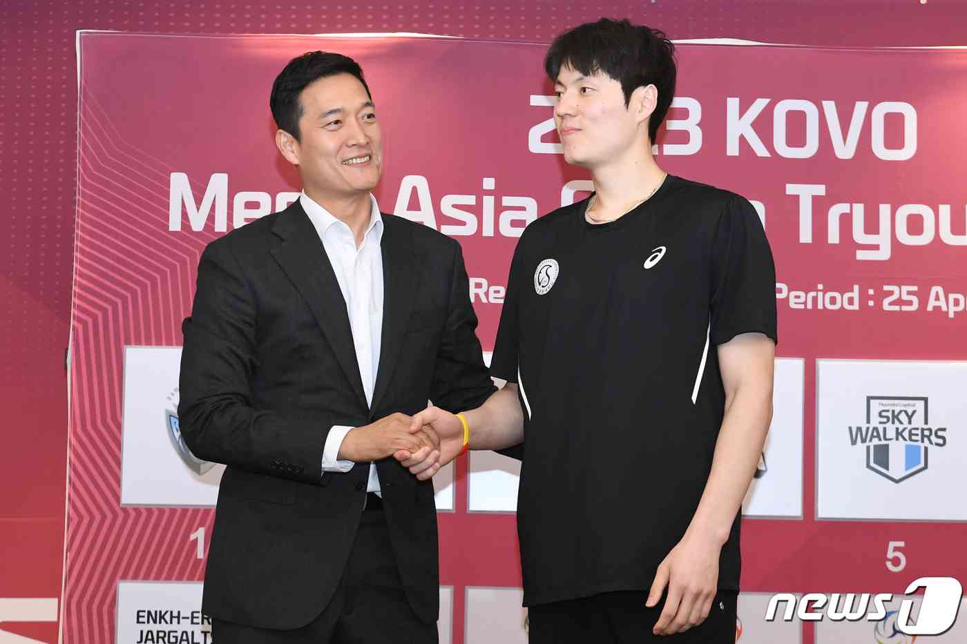2023 아시아쿼터 드래프트에서 에디를 선발했던 김상우 감독 (한국배구연맹 제공)