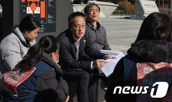 콜센터 노동자들 만난 박주민 민주당 을지로위원장
