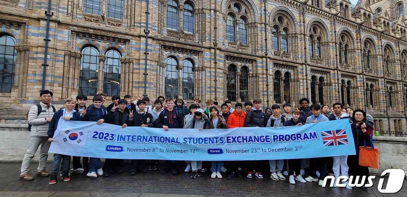 충남지역 중학생들의 영국 런던 문화탐방 모습. (충남교육청 제공)./뉴스1
