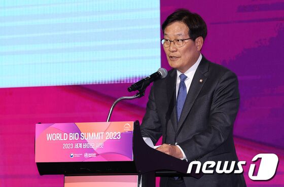축사하는 신동근 국회 보건복지위원장