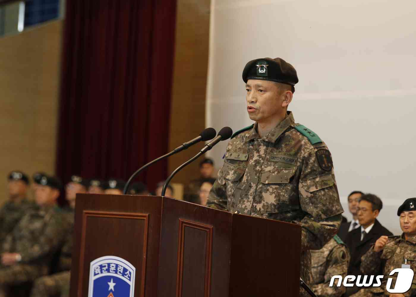 20일 육군훈련소 연무관에서 최장식 신임 육군훈련소장이 취임사를 하고 있다. (육군훈련소 제공) / 뉴스1