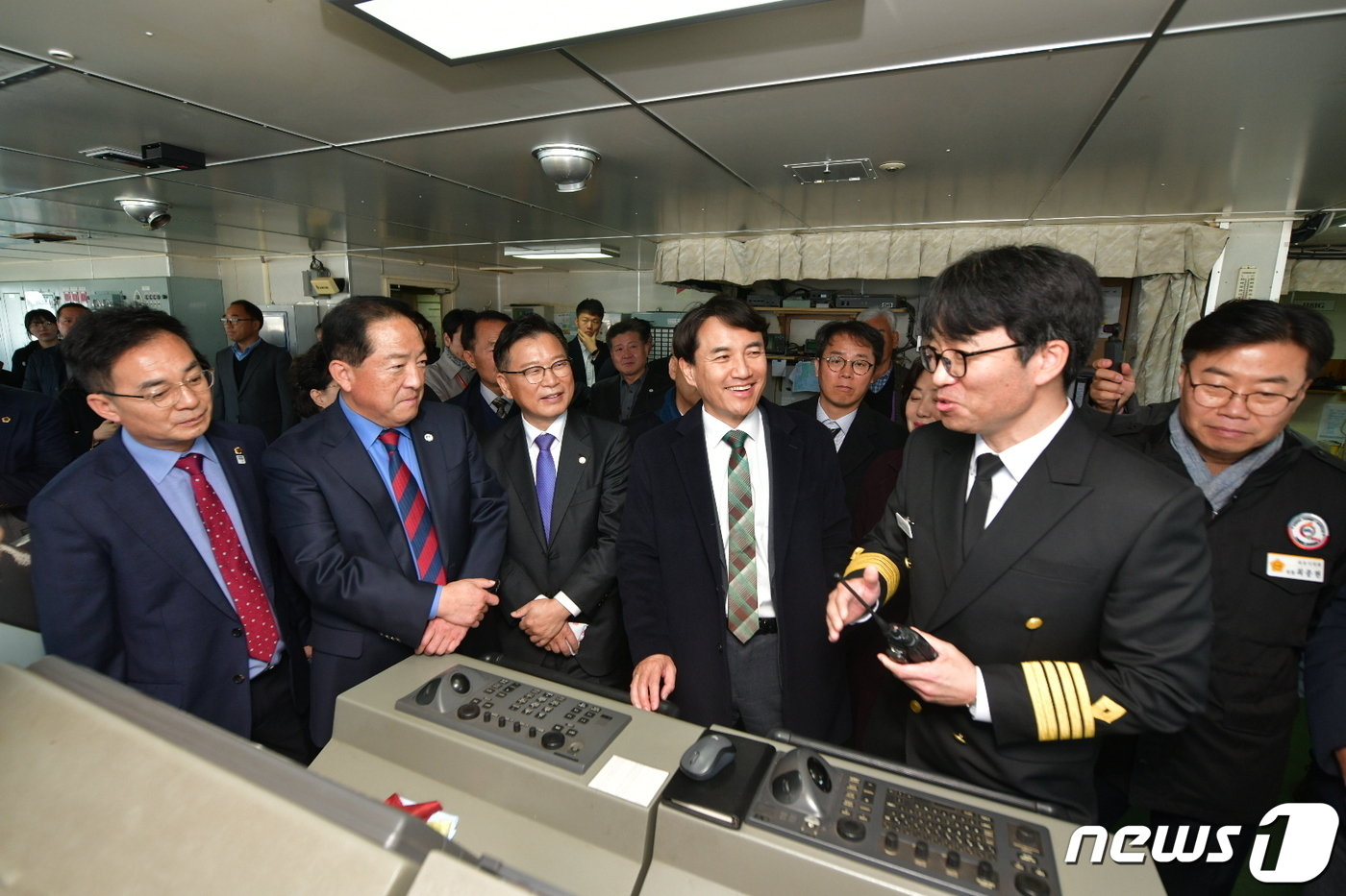 20일 강원 속초시 속초항 국제크루즈터미널에서 열린 북방항로 취항 기념식.&#40;속초시 제공&#41; 2023.11.20/뉴스1