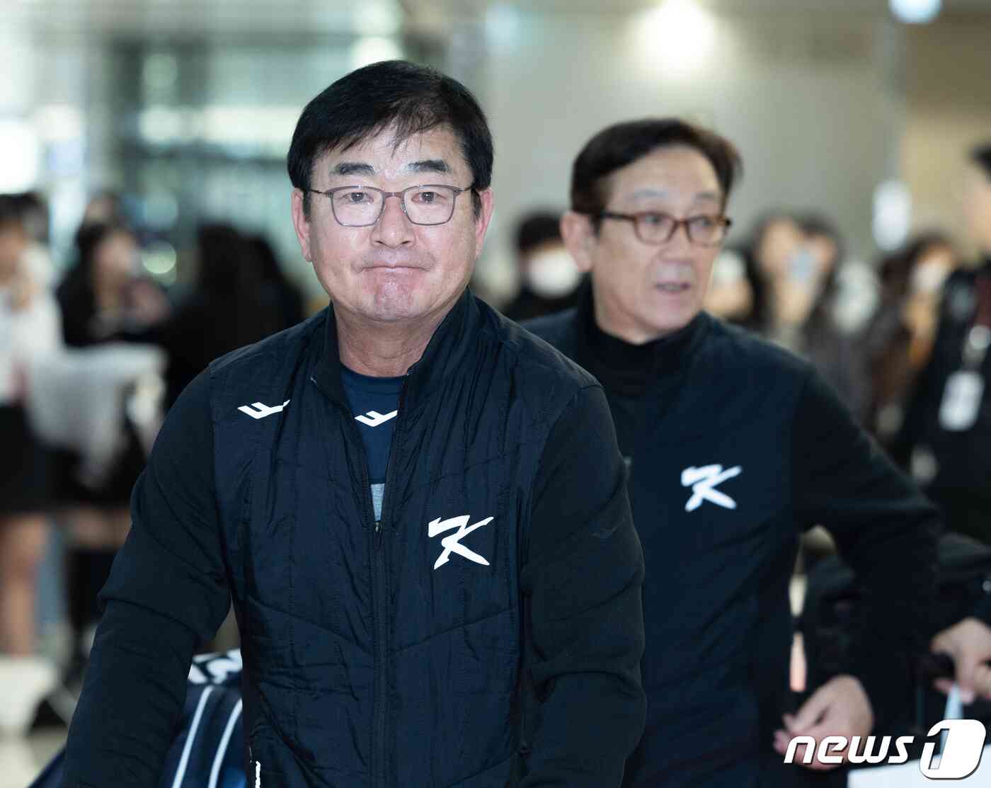 2023 아시아프로야구챔피언십(APBC)에서 준우승을 차지한 류중일 야구대표팀 감독이 20일 오후 서울 강서구 김포국제공항을 통해 귀국하고 있다. 2023.11.20/ 뉴스1 © News1 이재명 기자