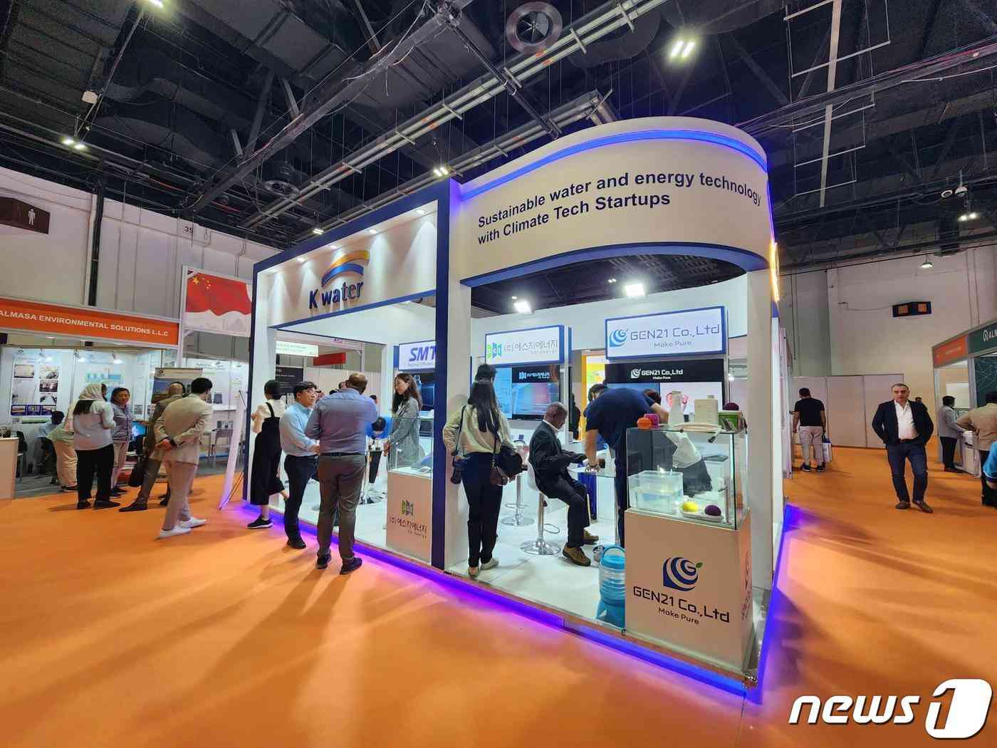 한국수자원공사는 두바이에서 개최된 중동 최대의 물ㆍ에너지ㆍ환경기술 전문 전시회인 ‘WETEX&Dubai Solar Show 2023’에 참가하여 중동시장 진출을 위한 혁신기술을 선보였다. (한국수자원공사 제공)/뉴스1