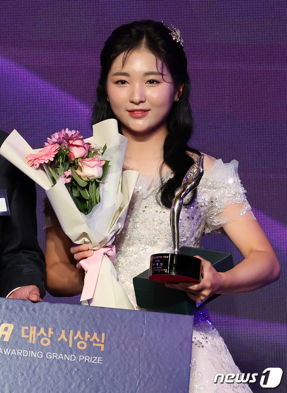 상금왕의 영예를 안은 이예원