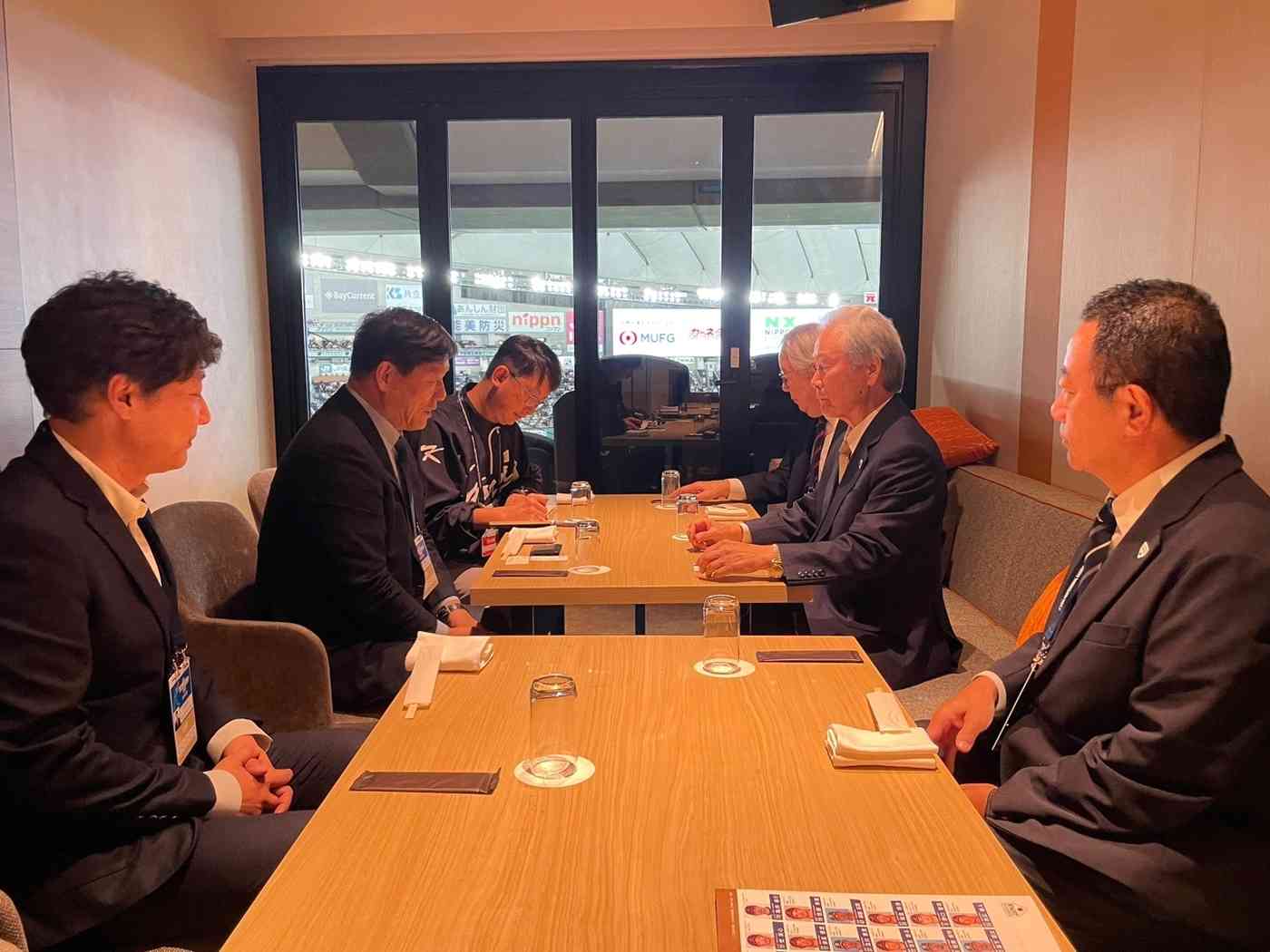 한국야구위원회(KBO)가 지난 19일 일본 도쿄돔에서 일본야구기구(NPB)와 상호 교류 확대를 위한 간담회를 가졌다. (KBO 제공)