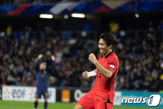 한국-프랑스 평가전 '연속 두 골'…환호하는 정상빈
