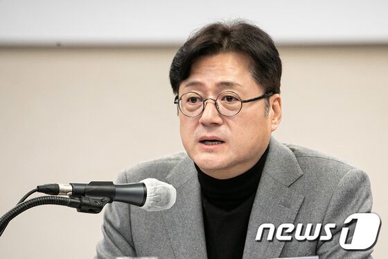 발언하는 홍익표 더불어민주당 원내대표