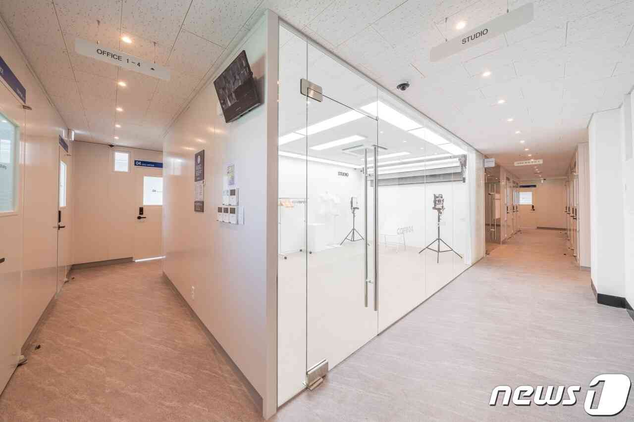 카페24, 수원시 주요 상권에 창업센터 '수원장안구청점' 개점(카페24 제공)
