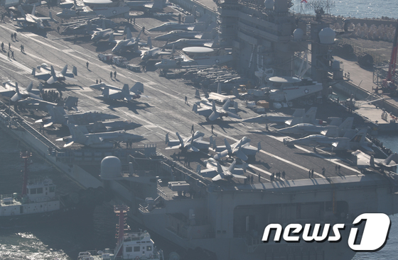 美 핵항모 칼빈슨함, 부산 입항