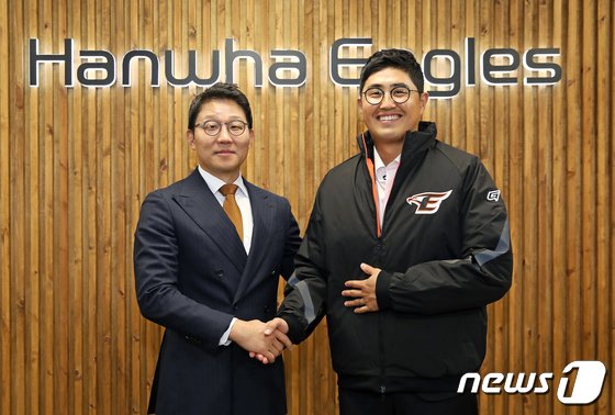 본문 이미지 - 지난해 FA로 한화 유니폼을 입은 채은성. (한화 제공)