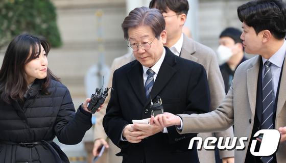 이재명 대표 '묵묵부답'