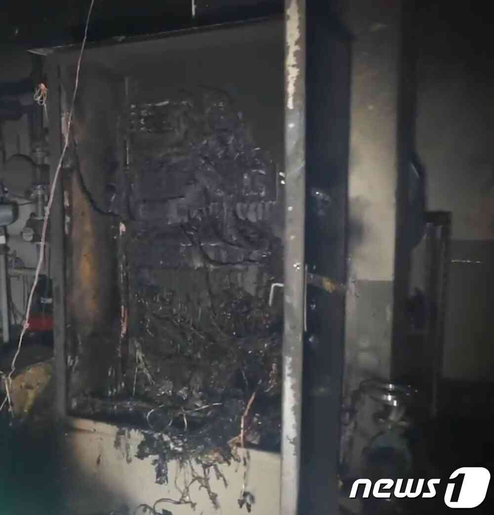 21일 오전 11시19분쯤 대구 중구 남산동 한 종교시설 숙소건물 지하 1층 보일러실 화재가 나 소방당국이 15분 만에 불을 껐다. 사진은 진화 후 모습. (대구소방안전본부 제공)
