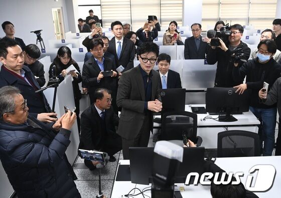한동훈 장관, 법무부 사회통합프로그램 CBT센터 방문