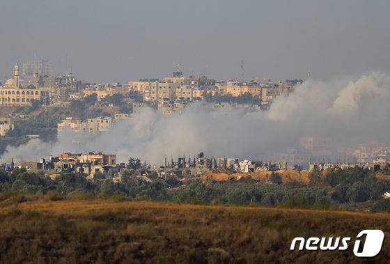 [포토] 폭격 맞아 가자지구서 피어오르는 흰 연기