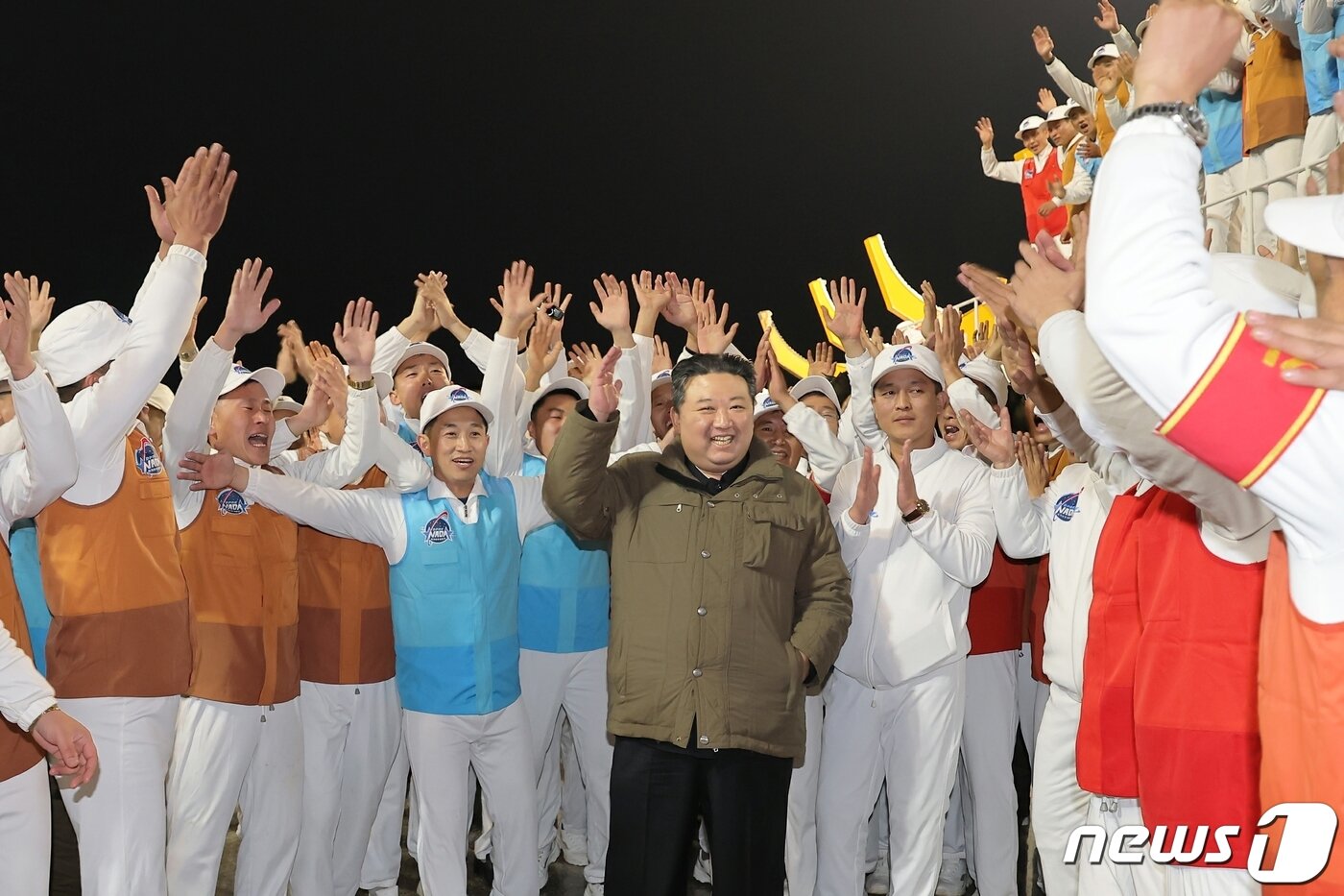 본문 이미지 - (평양 노동신문=뉴스1) = 북한 노동당 기관지 노동신문은 22일 전날인 21일 밤 발사한 군사정찰위성의 발사가 성공적으로 이뤄졌다고 주장했다. [국내에서만 사용가능. 재배포 금지. DB 금지. For Use Only in the Republic of Korea. Redistribution Prohibited] rodongphoto@news1.kr