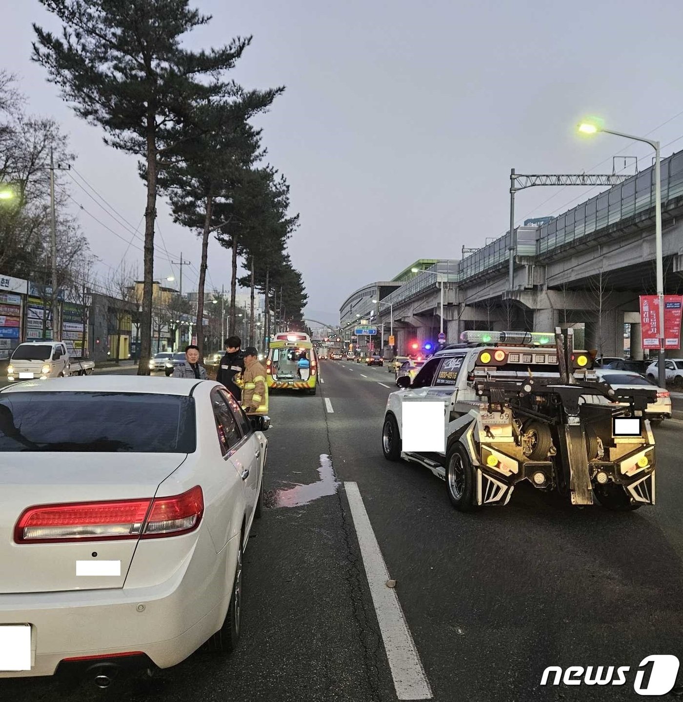 강원 춘천시 퇴계동 남춘천역 인근 도로 교통사고 현장.&#40;강원도소방본부 제공&#41;