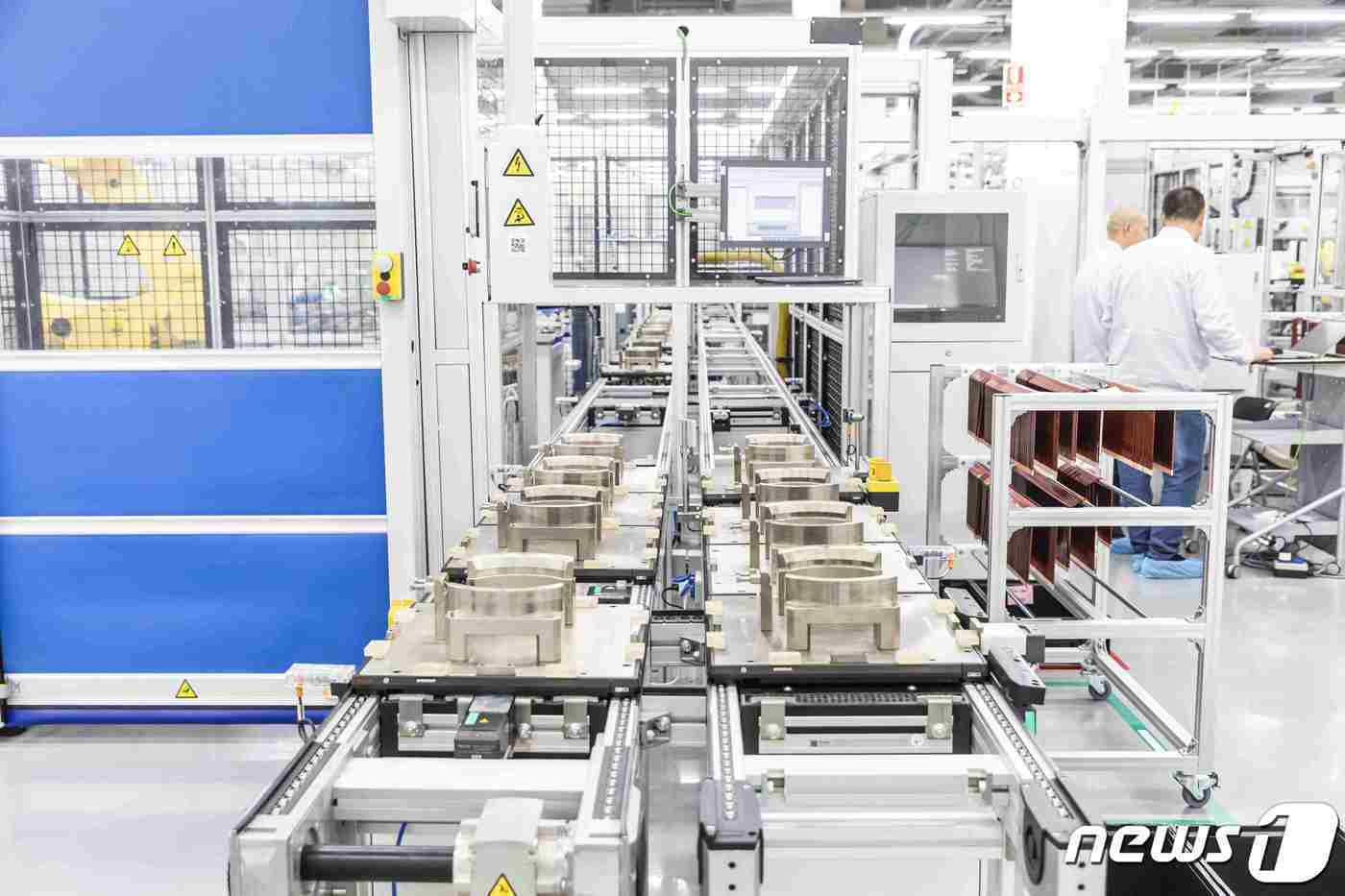 본문 이미지 - 비테스코 테크놀로지 이천 공장의 스테이터 조립라인.(비테스코 제공)