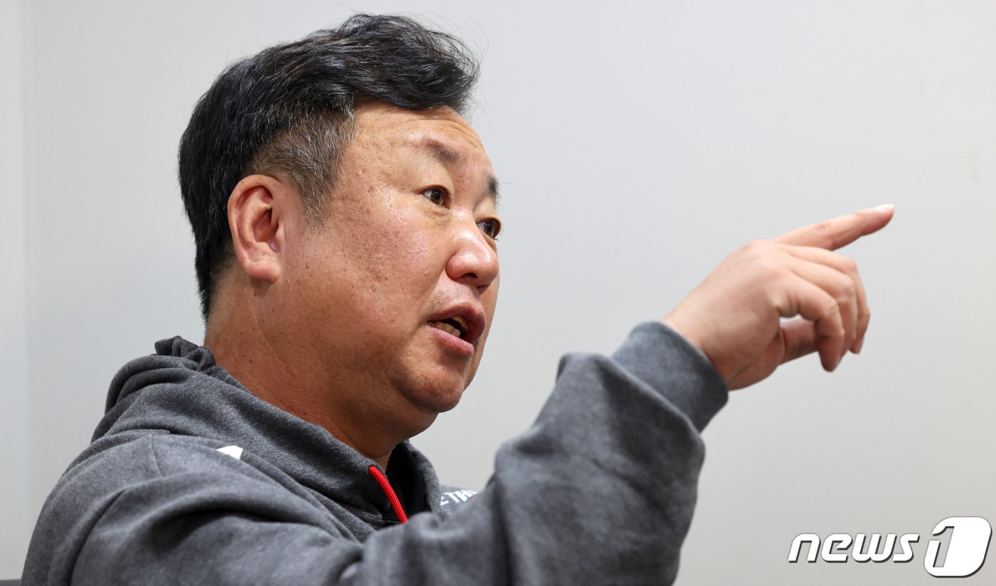 본문 이미지 - 29년 만의 LG 트윈스를 우승으로 이끈 차명석 단장이 23일 서울 잠실야구장에서 열린 뉴스1과 인터뷰를 하고 있다. 2023.11.23/뉴스1 ⓒ News1 김성진 기자