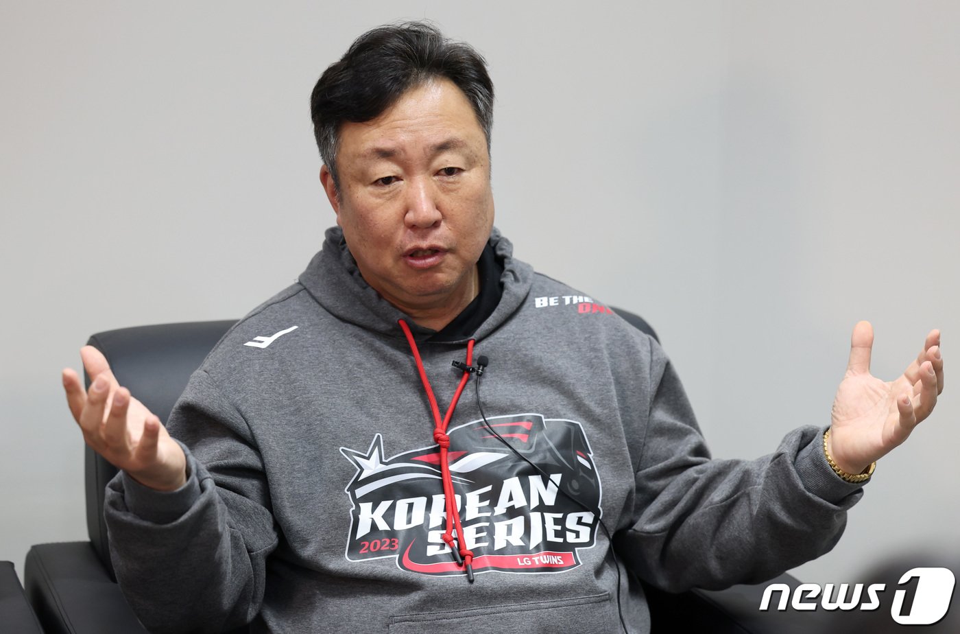 본문 이미지 - 29년 만의 LG 트윈스를 우승으로 이끈 차명석 단장이 23일 서울 잠실야구장에서 열린 뉴스1과 인터뷰를 하고 있다. 2023.11.23/뉴스1 ⓒ News1 김성진 기자