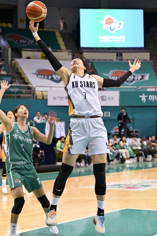 본문 이미지 -   KB 박지수. (WKBL 제공)