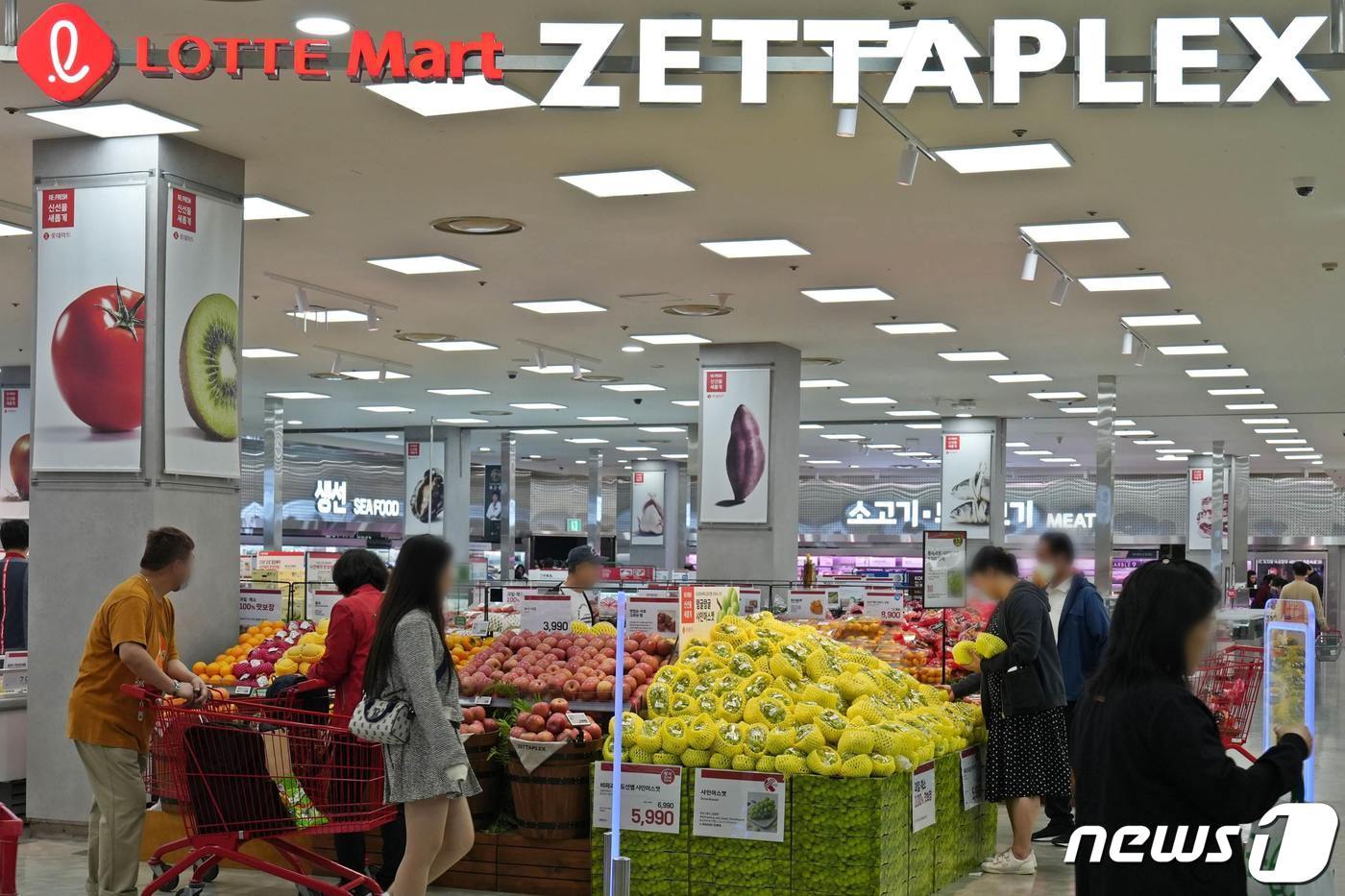 본문 이미지 - 롯데마트 제타플렉스 서울역점 신선 매장 전경.(롯데쇼핑 제공)