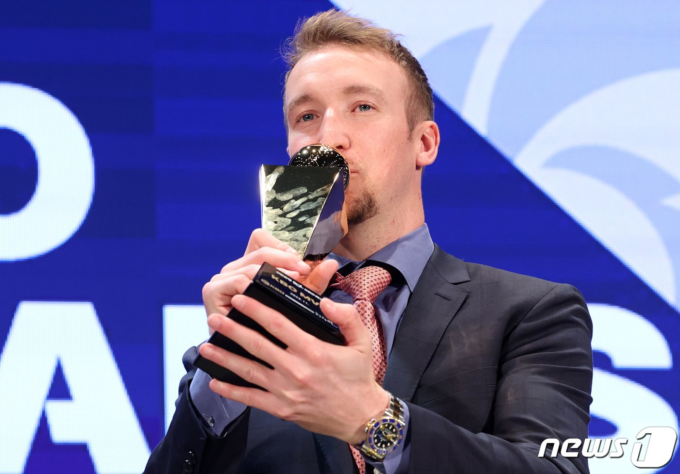 본문 이미지 - 에릭 페디는 2023년 골든글러브 시상식에서 91.8%의 압도적 지지를 받아 역대 KBO리그 외국인 선수 MVP의 골든글러브 최다 득표율 기록을 작성했다. 뉴스1 DB ⓒ News1 김성진 기자