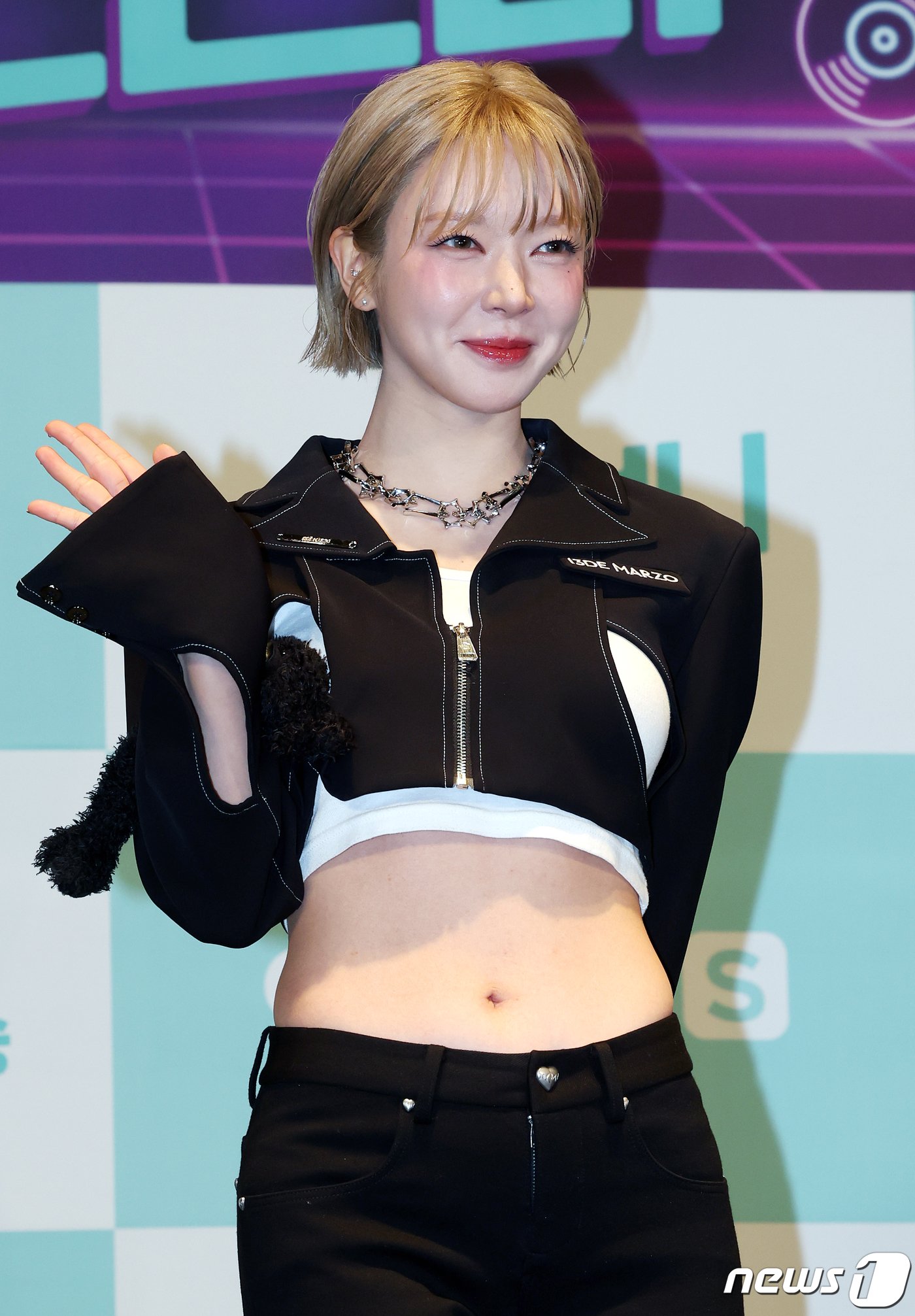 본문 이미지 - 가수 초아가 28일 오전 서울 종로구 새문안로 씨네큐브 광화문점에서 열린 E채널-채널S ‘놀던언니’ 제작발표회에서 포즈를 취하고 있다. ‘놀던언니’는 마이크 하나로 대한민국을 휘어잡았던 언니들 5인방이 뭉친 노필터 버라이어티 예능 프로그램으로 28일 밤 8시 40분 첫 방송된다. 2023.11.28/뉴스1 ⓒ News1 김진환 기자