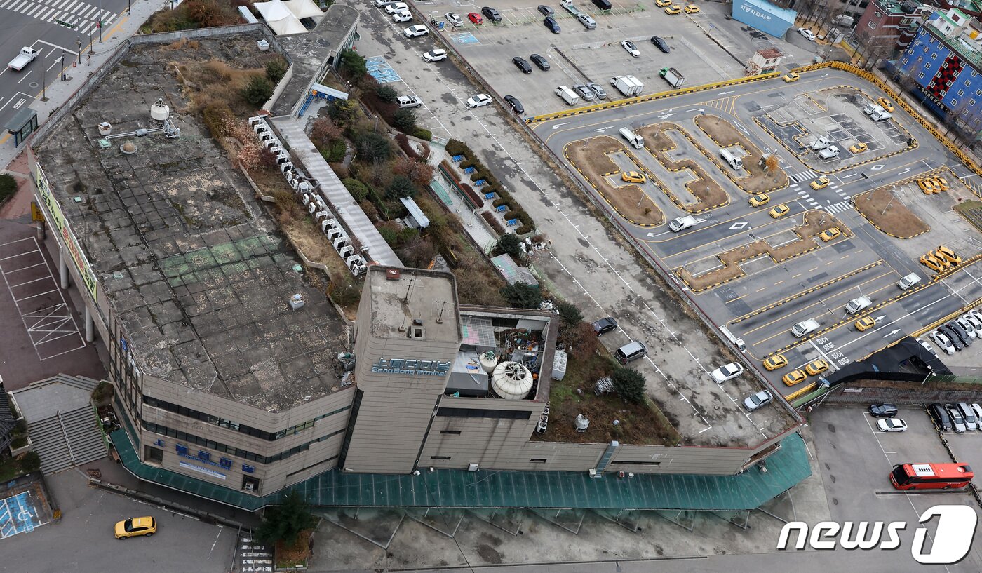 본문 이미지 - 28일 극심한 경영난을 겪으며 운영 종료를 이틀 앞둔 상봉터미널의 모습. 2023.11.28/뉴스1 ⓒ News1 이동해 기자