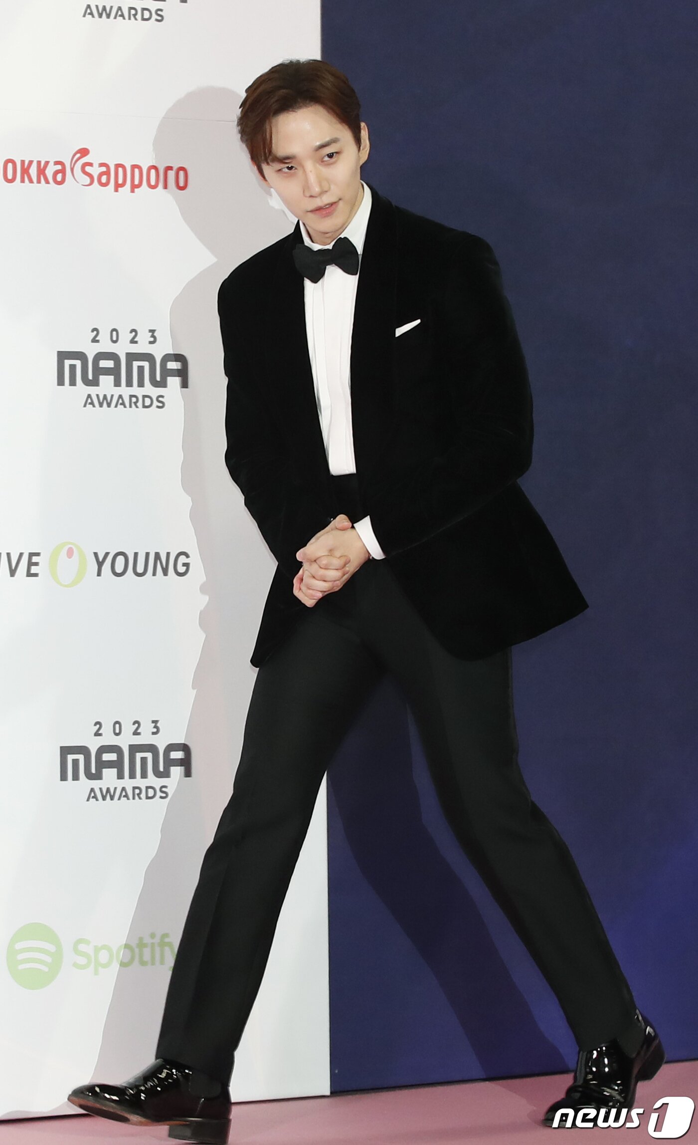 본문 이미지 - 배우 이준호가 28일 일본 도쿄돔에서 열린 ‘2023 마마 어워즈(2023 MAMA AWARDS)’에 참석하고 있다. ⓒ News1 권현진 기자