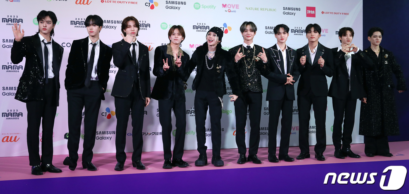 (도쿄(일본)=뉴스1) 권현진 기자 = 그룹 트레저가 28일 일본 도쿄돔에서 열린 ‘2023 마마 어워즈(2023 MAMA AWARDS)’에서 포즈를 취하고 있다. 2023.11. …