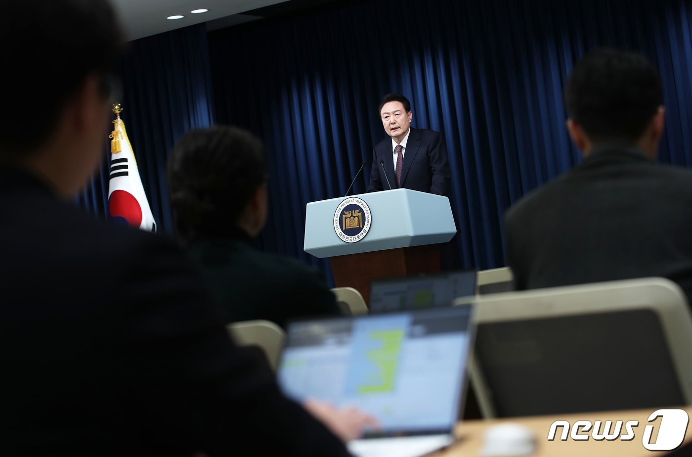 본문 이미지 - 윤석열 대통령이 29일 용산 대통령실 청사 브리핑룸에서 2030 부산세계박람회(엑스포) 유치 무산과 관련한 대국민 메시지를 발표하고 있다. 2023.11.29/뉴스1 ⓒ News1 오대일 기자