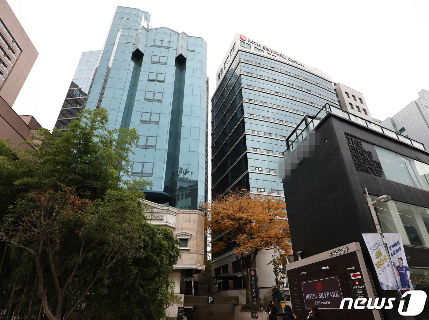 (서울=뉴스1) 허경 기자 = 감정가 약 2300억원에 경매 시장에 나온 서울 중구 명동 호텔이 주인을 찾지 못했다. 이 호텔의 감정가는 역대 경매 사상 네 번째로 높은 액수로도 …