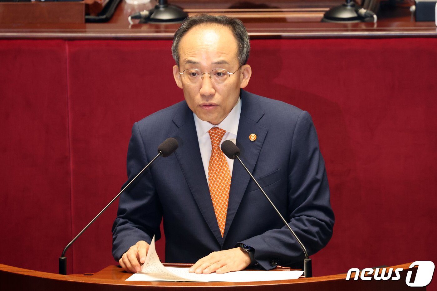 본문 이미지 - 추경호 경제부총리 겸 기획재정부 장관이 3일 오전 서울 여의도 국회에서 열린 예산결산특별위원회 전체회의에서 2024년도 예산안 및 기금운용계획안 등에 대한 제안설명을 하고 있다. 2023.11.3/뉴스1 ⓒ News1 황기선 기자
