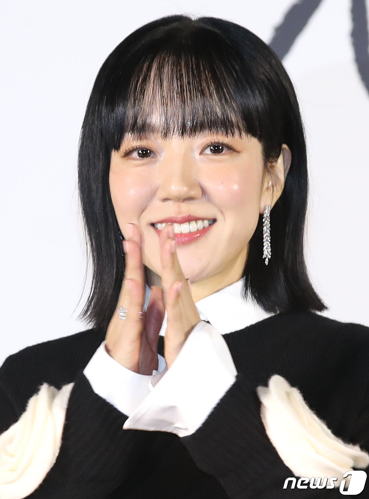 본문 이미지 - 배우 임수정이 3일 서울 광진구 롯데시네마 건대입구에서 열린 영화 '싱글 인 서울(감독 박범수)' 제작보고회에서 미소를 짓고 있다. ⓒ News1 권현진 기자