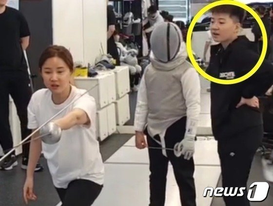 본문 이미지 - 펜싱스타 남현희(왼쪽)와 그의 재혼 상대로 알려졌던 전청조씨. (남현희 펜싱 아카데미 SNS 갈무리) ⓒ 뉴스1