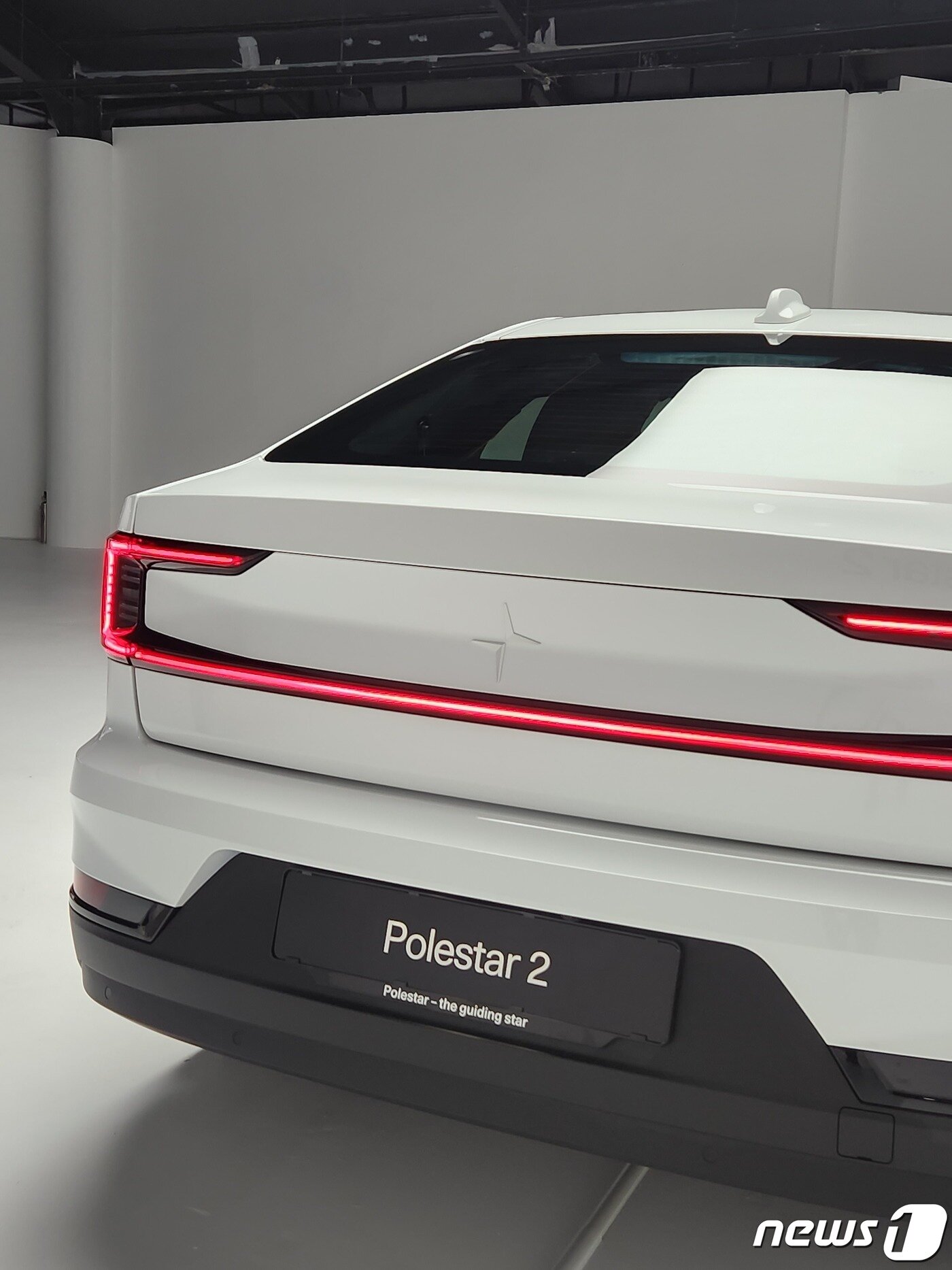 본문 이미지 - 업그레이드 폴스타 2 후면 모습(뉴스1 윤다혜 기자)