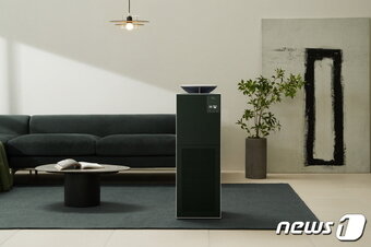 본문 이미지 - SK매직 올클린 디 아트 다크그린 공기청정기 제품 연출 이미지 (SK매직 제공)