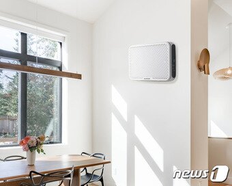 본문 이미지 - 쿠쿠홈시스 공간 활용도 높인 ‘초슬림 벽걸이 공기청정기’ (쿠쿠홈시스)